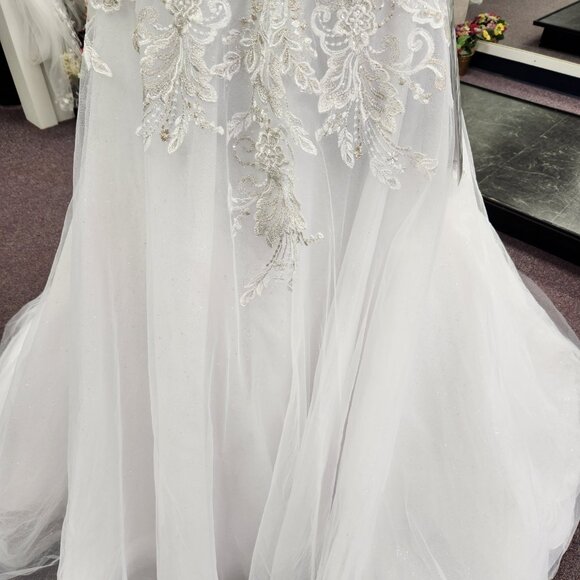 Regina Bianca RB1512 Size 8 White Lace/Tulle Ballgown Bridal/Wedding Dress - Picture 3 of 10